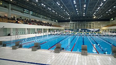 Die Schwimm- und Sprunghalle des Europasportparks in Berlin